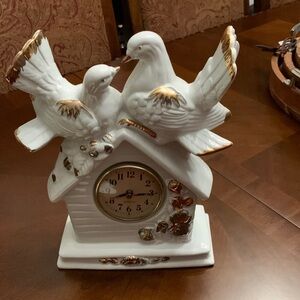 Vintage Decorative Desktop 🕰